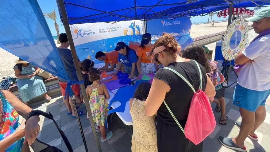 El programa de concienciación "Tú haces Alicante" ha informado a más de 3.500 personas en las playas alicantinas