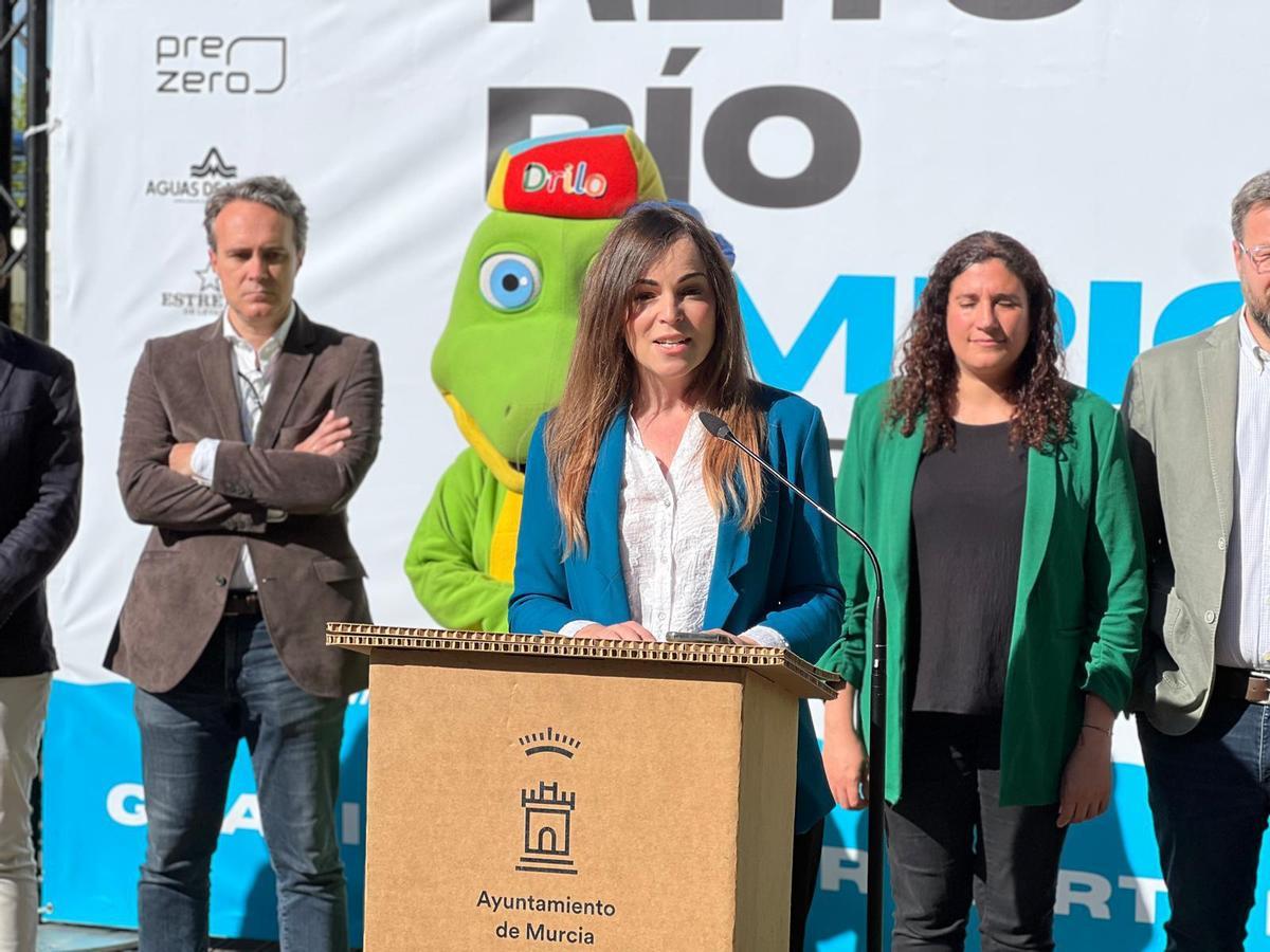 La vicealcaldesa y concejala de Fomento y Patrimonio, Rebeca Pérez, presenta la nueva edición del Reto Río Limpio.