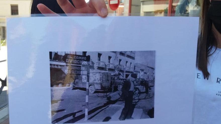 Una de las fotografías antiguas que la historiadora Gema Grau que mostró a los estudiantes de Sariñena.