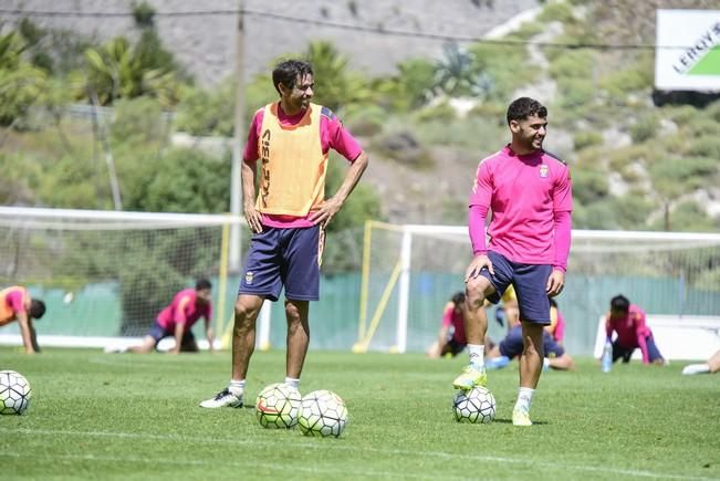 Entrenamiento de la UD Las Palmas en Barranco ...