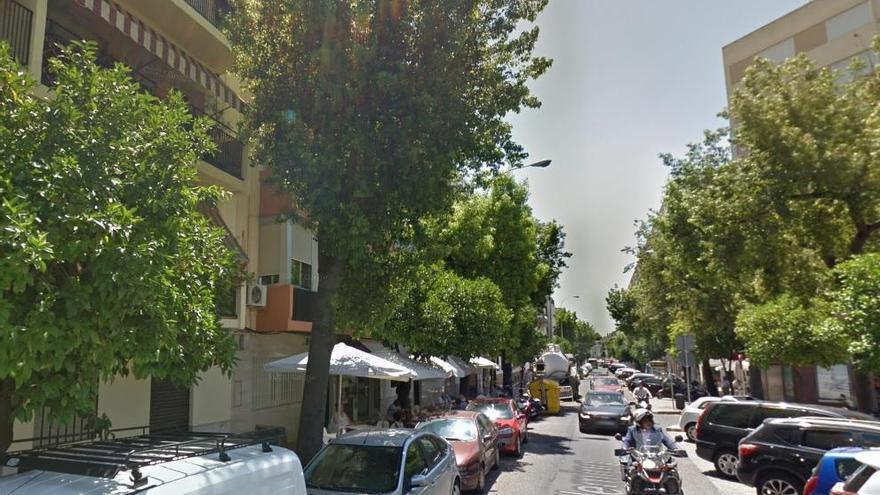 Hallan muerto a un indigente en un cajero de la avenida Doctor Fleming