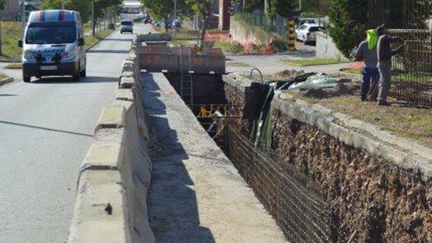 Obres de canalització de la central de biomassa al polígon de la Valldan