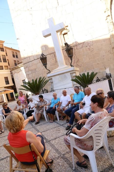 Vecinos de Callosa de Segura llevan 7 meses vigilando para que no retiren la Cruz