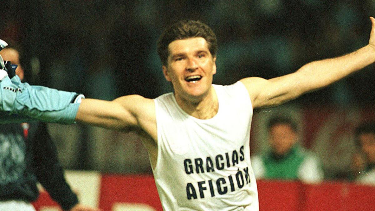 Gudelj festeja el gol contra el Mérida en 1998.