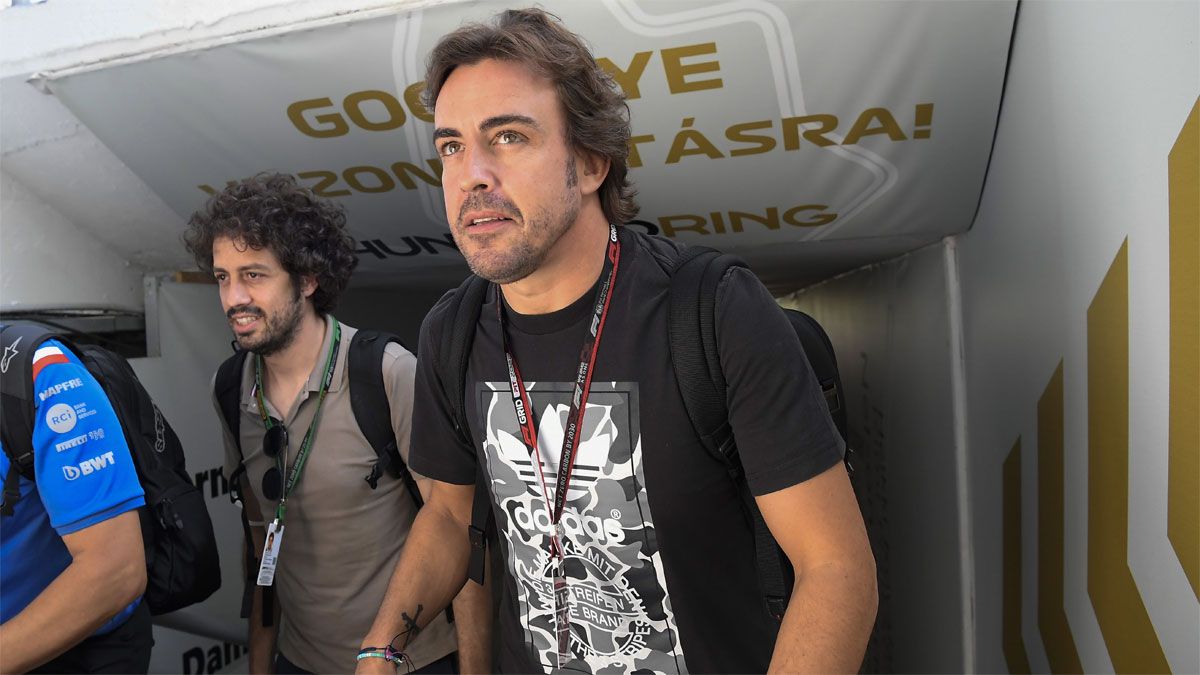 Alonso,  su llegada al circuito de Budapest
