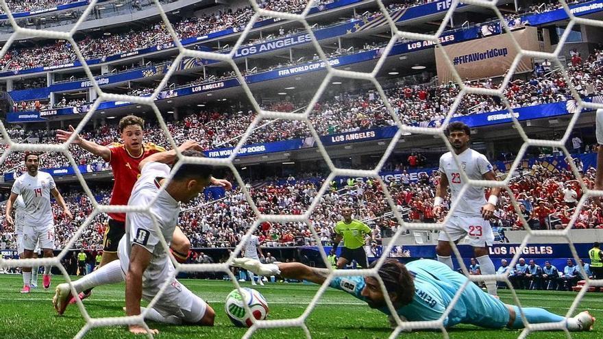 Una Bélgica sin ideas topa con Beiranvand y se complica la vida con otro empate