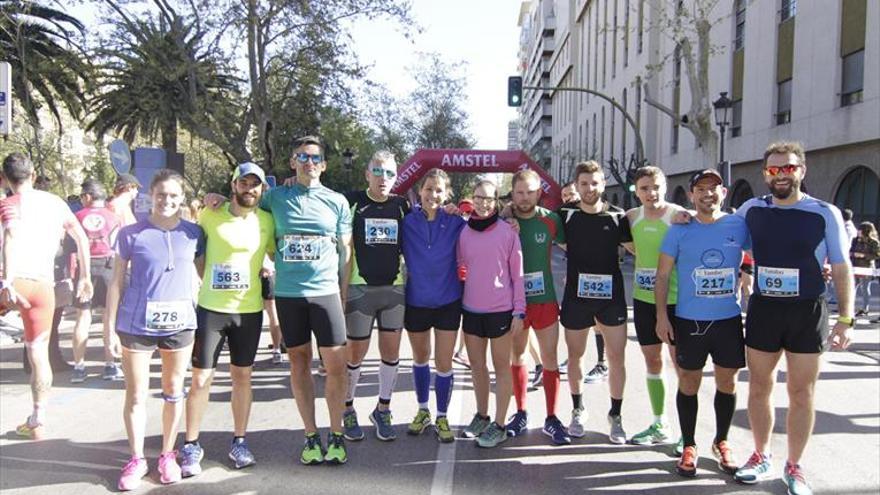 El Colegio de Fisioterapeutas denuncia que se puso en riesgo la salud de los corredores de la media maratón cacereña empleando a quiromasajistas