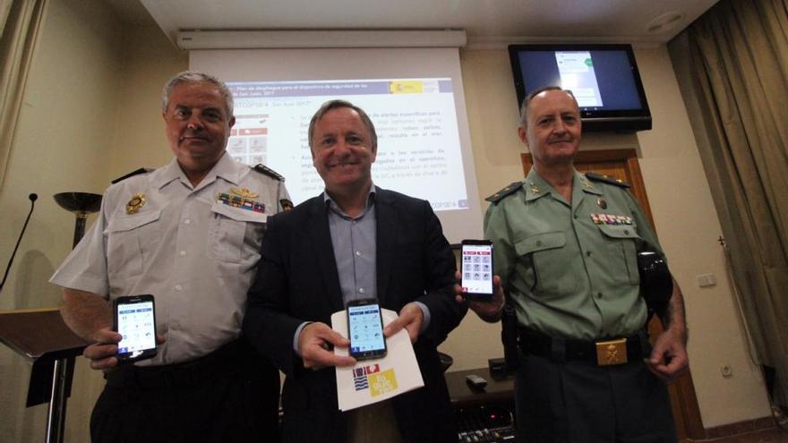 El delegado del Gobierno, en la presentación de la APP de seguridad en Hogueras con responsables policiales