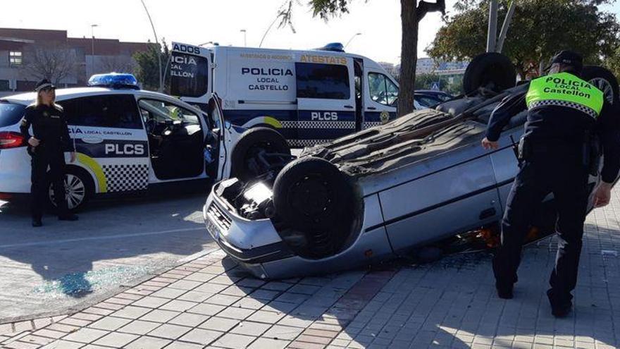 Un aparatoso accidente se salda con un conductor ileso en Castelló