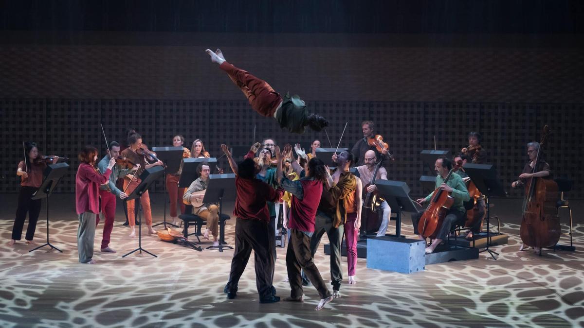 Un momento del espectáculo 4 danced seasons.