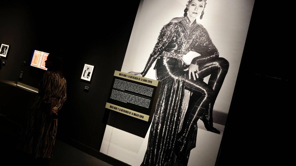 Exposición 'Top secret. Cine y espionaje' en CaixaForum