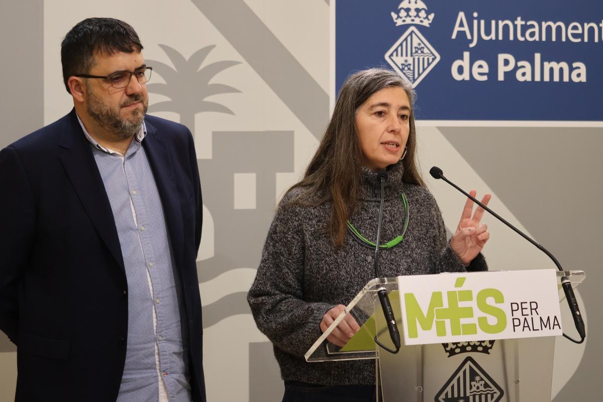 Vicenç Vidal y Neus Truyol, este lunes en Cort.