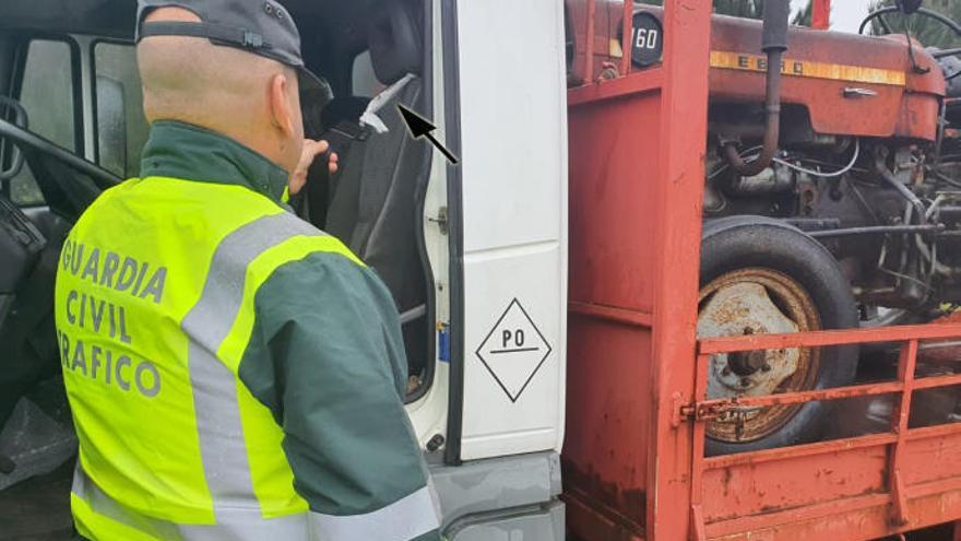 Imprudencia al volante: una bolsa de plástico como cinturón de seguridad