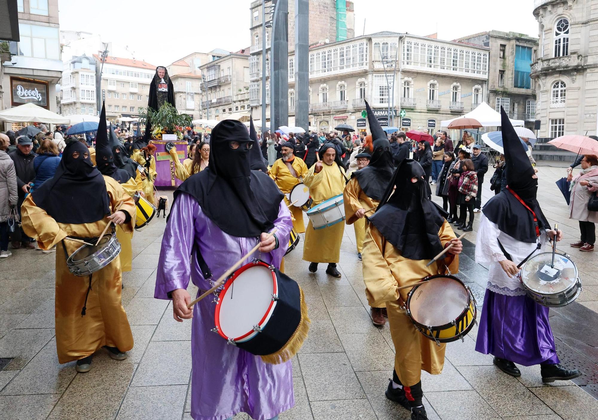 Comitiva fúnebre y premios del desfile finalizan el Carnaval en Vigo
