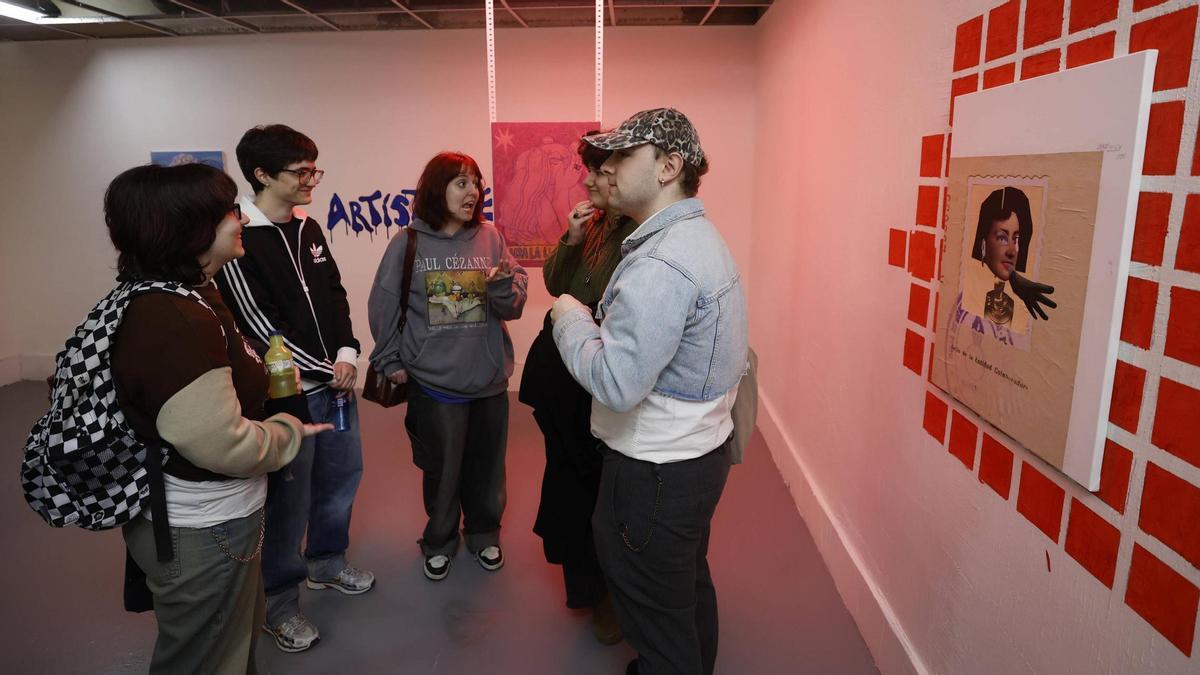 「Artístiques」では、12 人の若いアストゥリアス芸術家の作品がオビエドの歴史的中心部に集結します