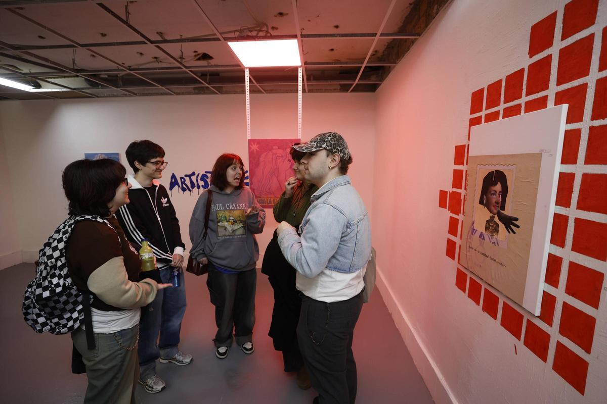 Inauguración de "Artístiques" en Komono Gallery, en Oviedo.
