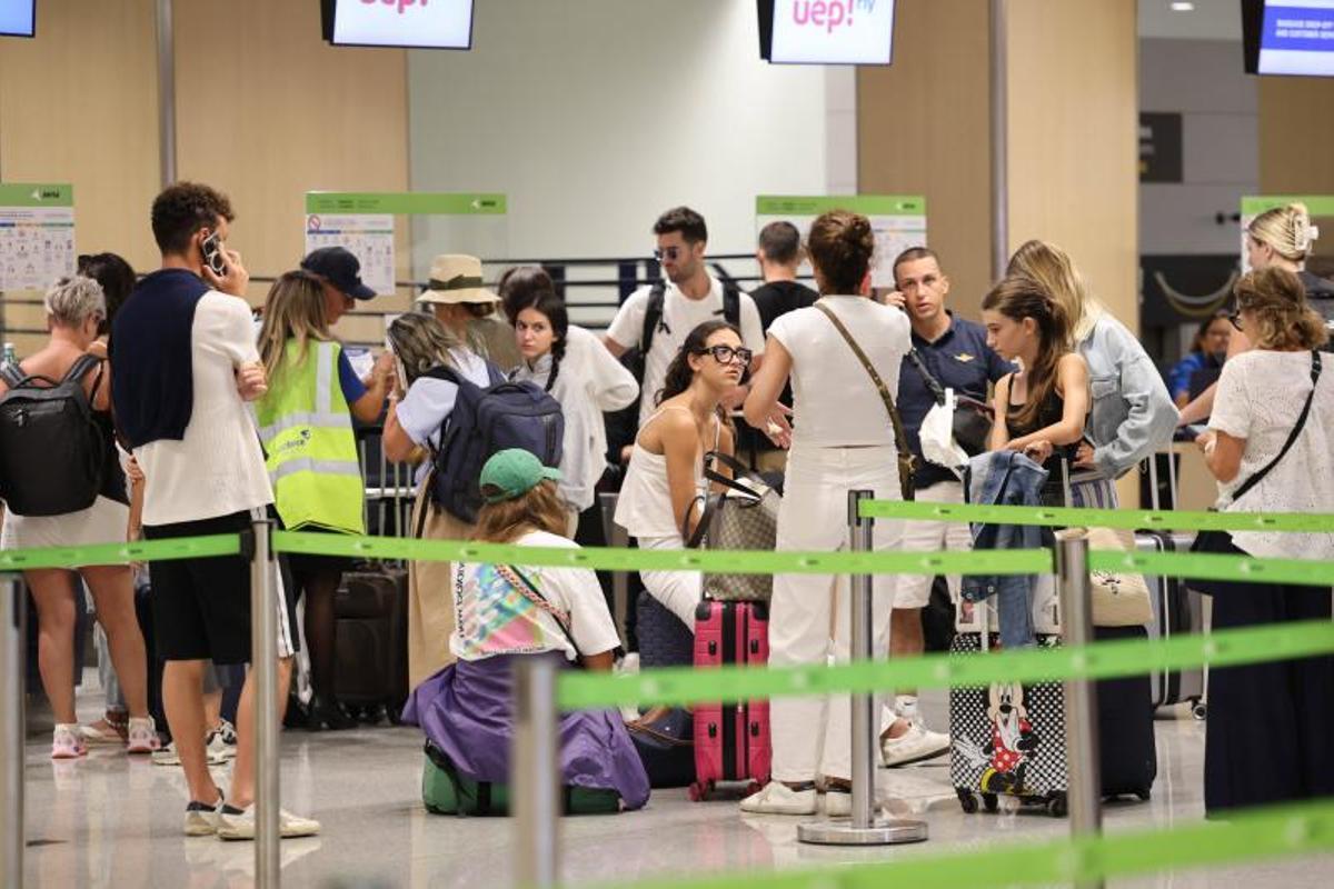 Aeropuerto de Ibiza: la solución de quien huye y el problema de quien llega