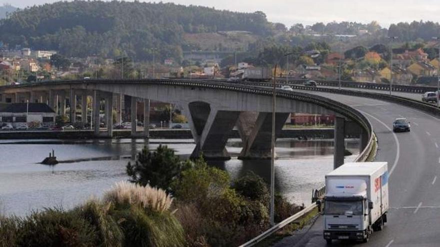 Puente de la autopista sobre la ría. // Gustavo Santos