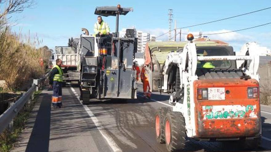 El Consell atiende la petición de El Perelló  y retira los peraltes