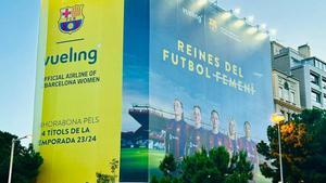 Cartel de felicitación al Barça femenino por su cuatro títulos