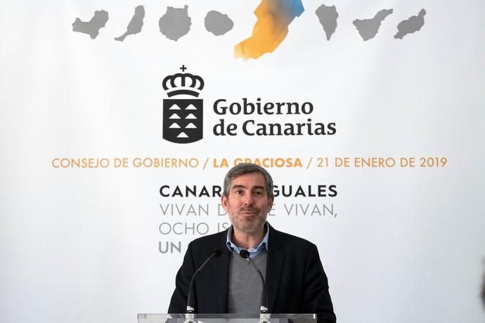 El Presidente D. Fernando Clavijo Batlle en rueda de prensa tras el consejo de gobierno en La Graciosa a 21 Enero 2019. (Foto: Arturo Rodríguez/Presidencia GobCan)...Esta fotografía oficial del Gobierno de Canarias es solamente para uso editorial por medios de comunicación. La fotografía no puede ser manipulada de ninguna manera y no se puede utilizar en materiales comerciales y/o políticos, publicidad, correos electrónicos, productos, promociones que de alguna manera pueda sugerir la aprobación o respaldo del Presidente, o el Gobierno de Canarias.