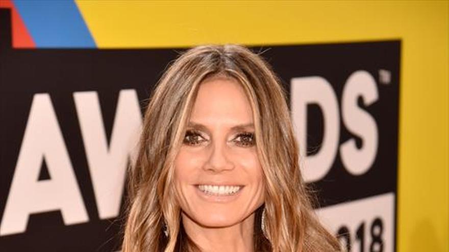 Heidi Klum sale con un músico de 28 años