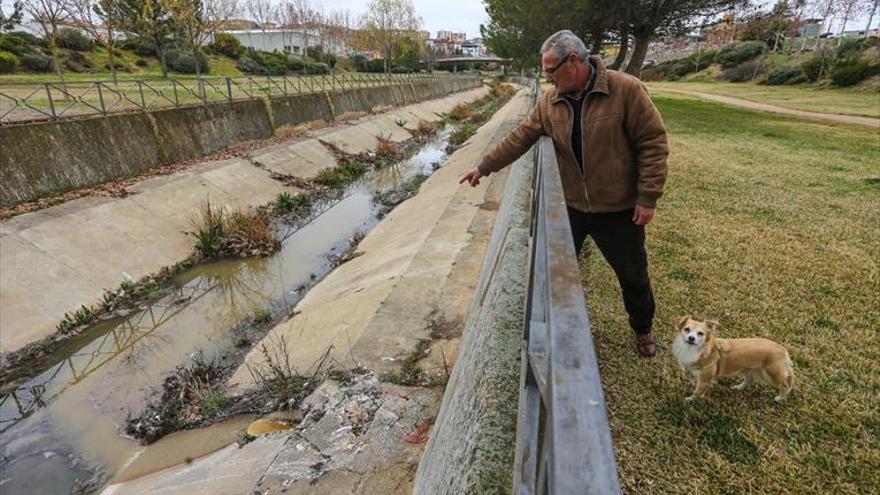 Denuncian vertidos en el Calamón de aguas sucias