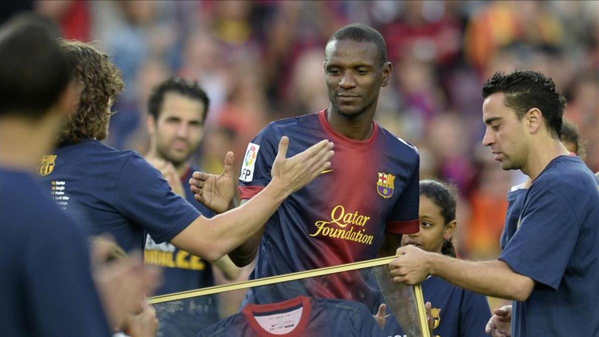 Xavi y Abidal en el homenaje del FC Barcelona al francés