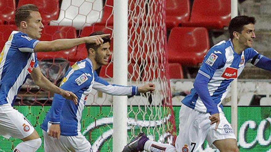 Gerad Moreno celebra el segundo gol del Espanyol.