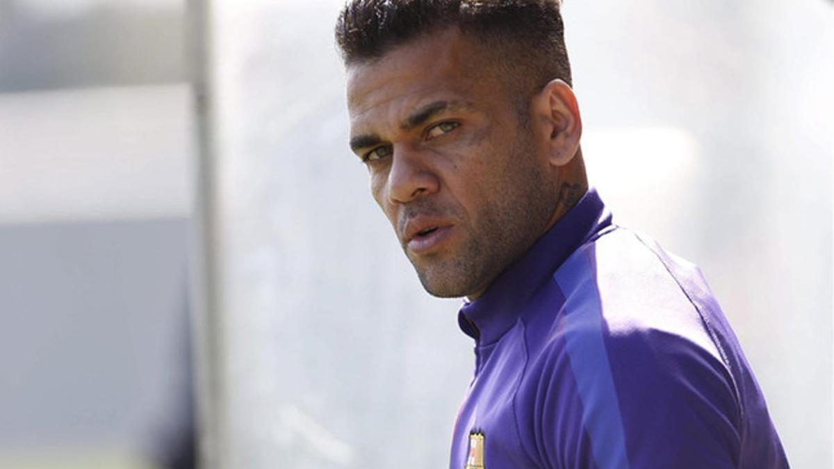 Dani Alves pone en apuros al FC Barcelona