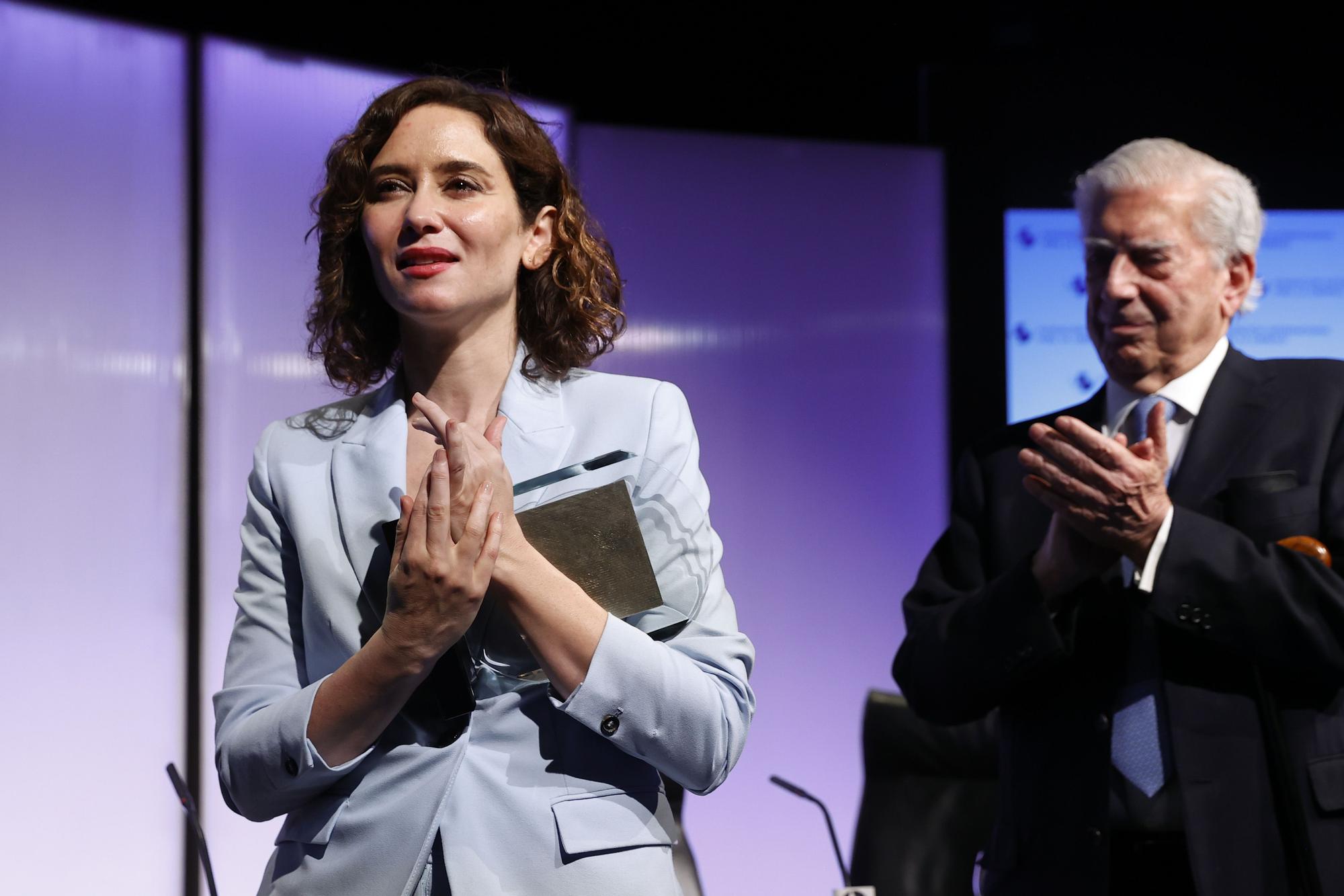 Mario Vargas Llosa e Isabel Díaz Ayuso