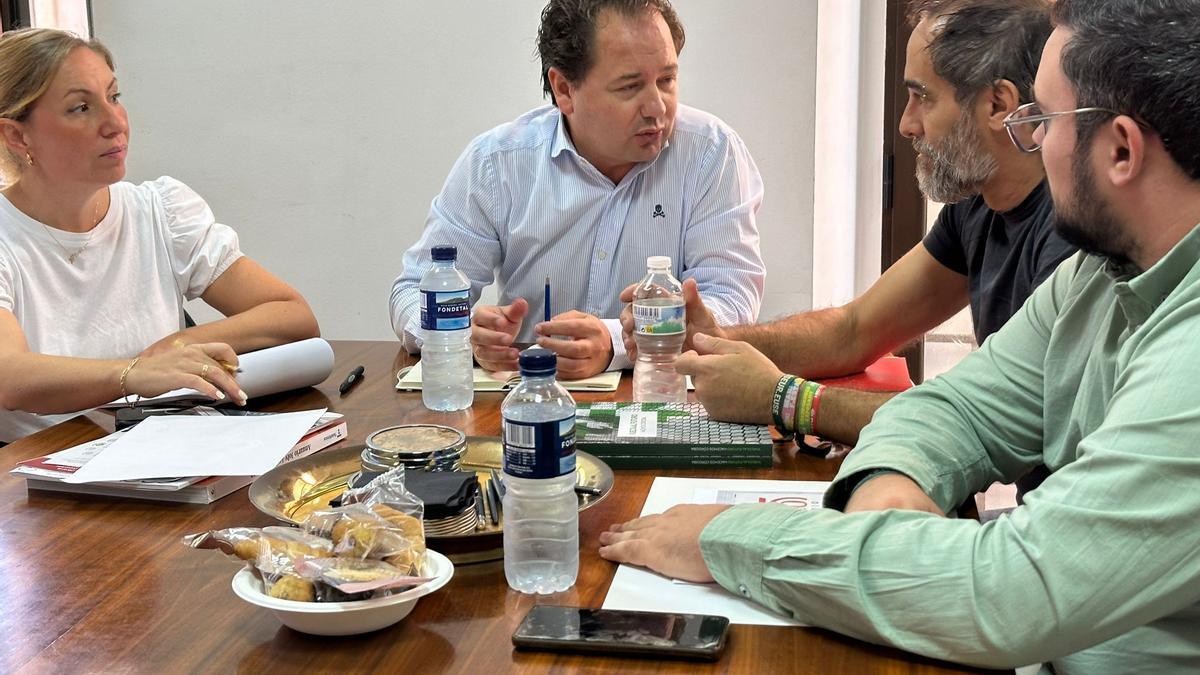 Representantes de Hacemos Córdoba y Asfaco, durante la reunión.