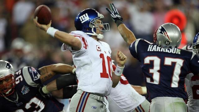 super bowl new york giants quarterback eli manning passes the ball duri180131113817