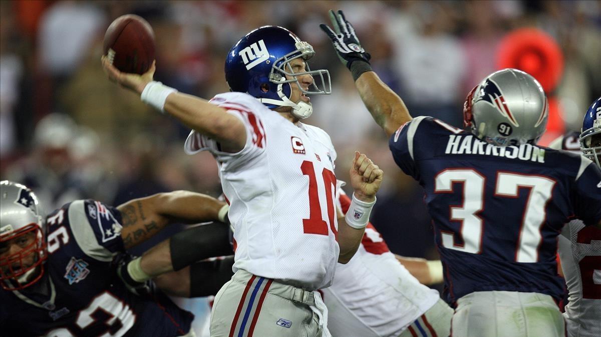 zentauroepp7688254 new york giants quarterback eli manning passes the ball duri180131113817