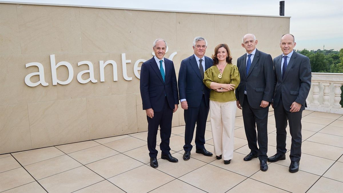 De Izquierda A Derecha: Guillermo Aranda, Santiago Satrústegui, Gadea De La Viuda, Jorge Sanz Y Joaquín Casasús, Socios Fundadores De Atl Capital Y Abante.