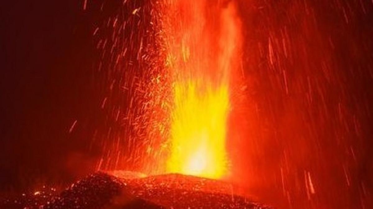 Una erupción de un volcán.