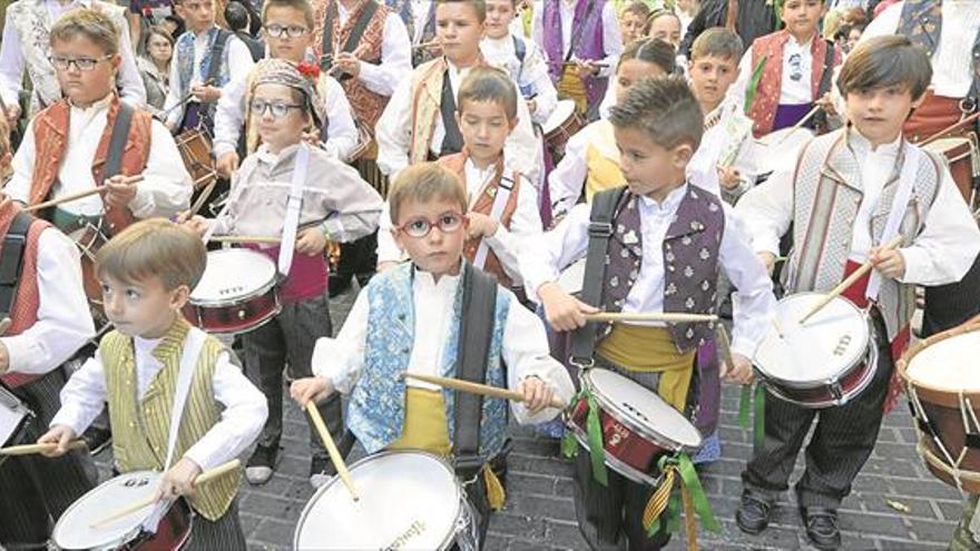 ‘Dolçaina’ y ‘tabal’, música popular interpretada por los más pequeños