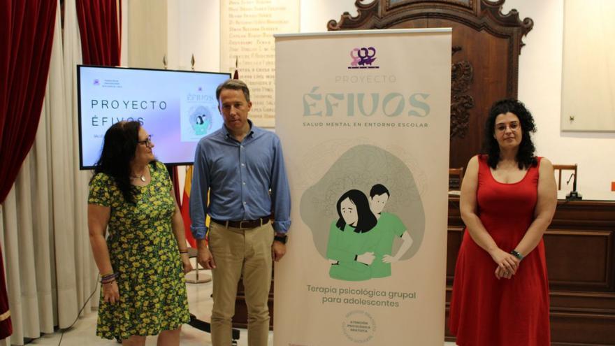 Pilar Fernández, Fulgencio Gil y Ana Blázquez, tras ofrecer las estadísticas del proyecto.  | P.WALS