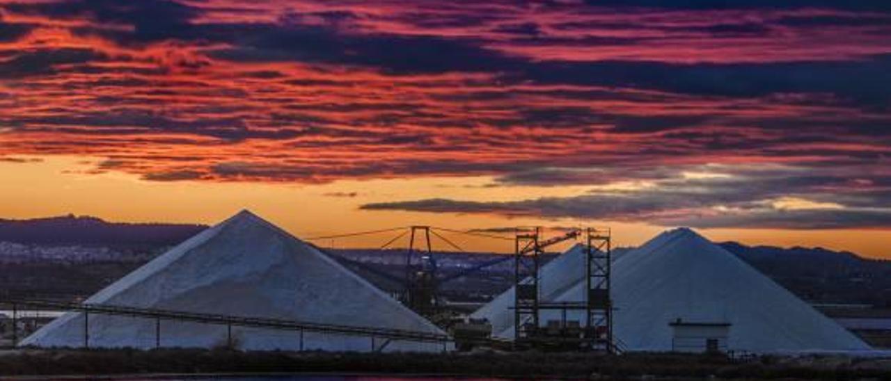 Una imagen de las montañas de sal emplazadas en las instalaciones de esta industria