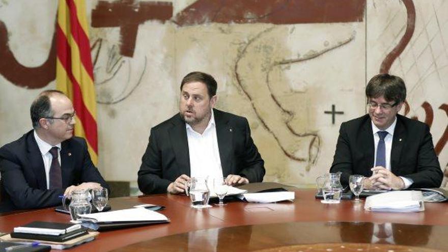 Puigdemont, Junqueras i Turull en la darrera reunió de Govern, celebrada el dimarts d&#039;aquesta setmana