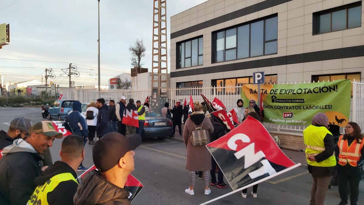 Imagen de una movilización de los trabajadores en las instalaciones de la empresa.