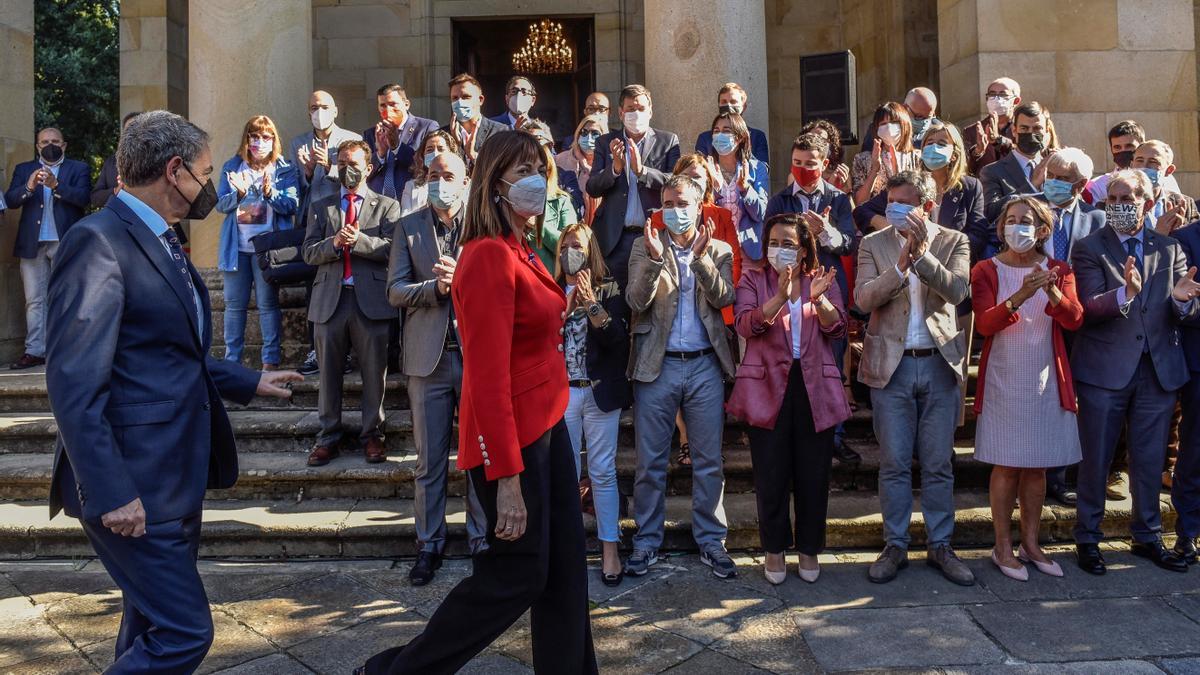 La Secretaria General del PSE-EE y Vicelehendakari, Idoia Mendia (d), y el ex Presidente del Gobierno José Luis Rodríguez Zapatero.