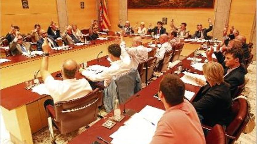 Una imatge d&#039;arxiu d&#039;una de les sessions plenàries d&#039;aquesta legislatura de la Diputació de Girona.