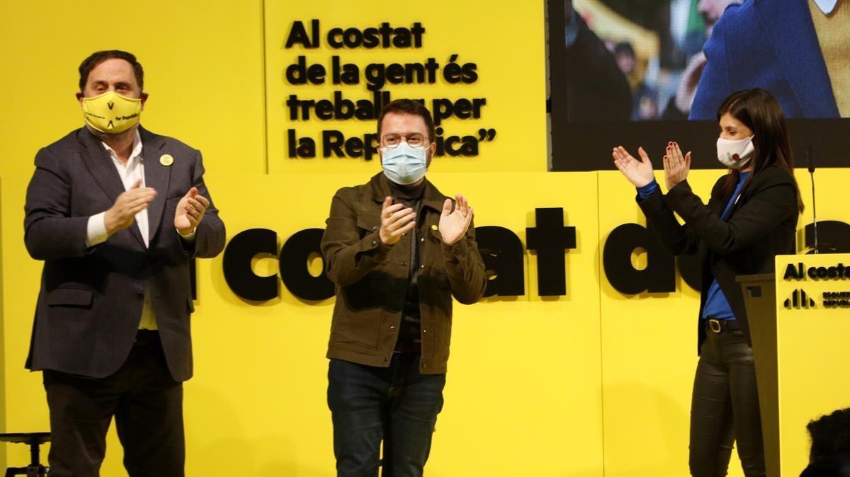 El presidente de ERC Oriol Junqueras con Pere Aragonés y la cabeza de lista de Lleida Marta Vilalta, en un miting en Lleida.  