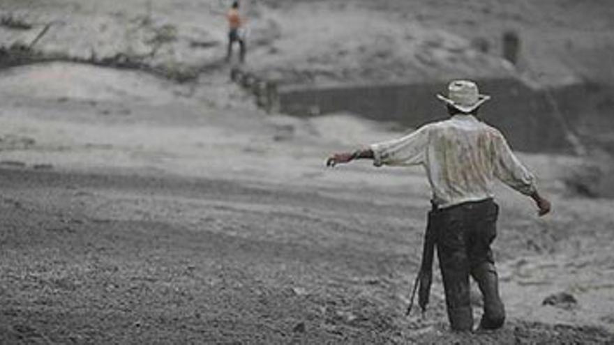 10 muertos y varios desaparecidos por la erupción de un volcán en Colombia