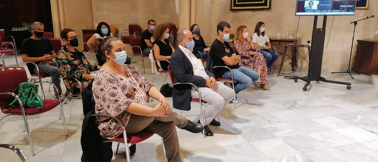 Encuentro de la consellera con las asociaciones de salud mental