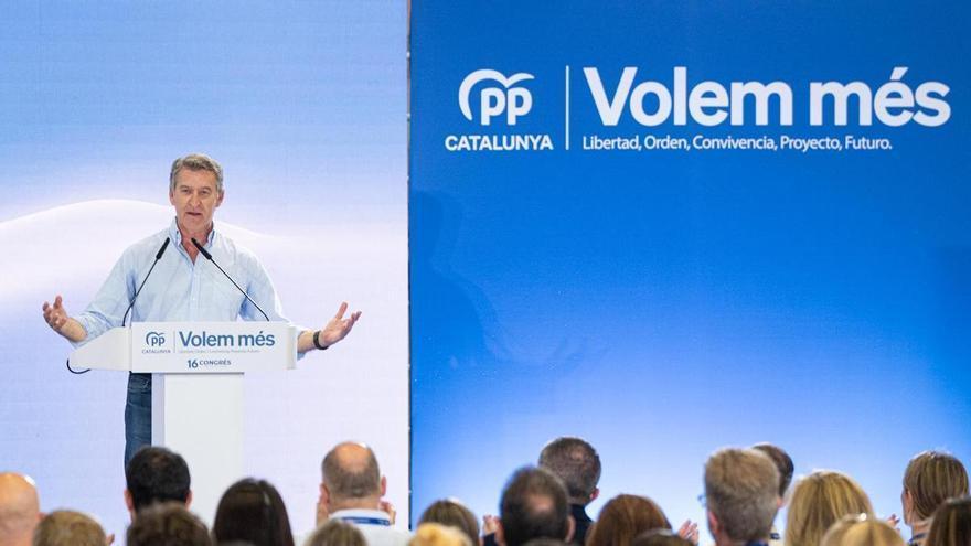 Feijóo demana a Junts que sigui «responsable» per «prémer el botó» de les eleccions: «Ens hi juguem la democràcia»