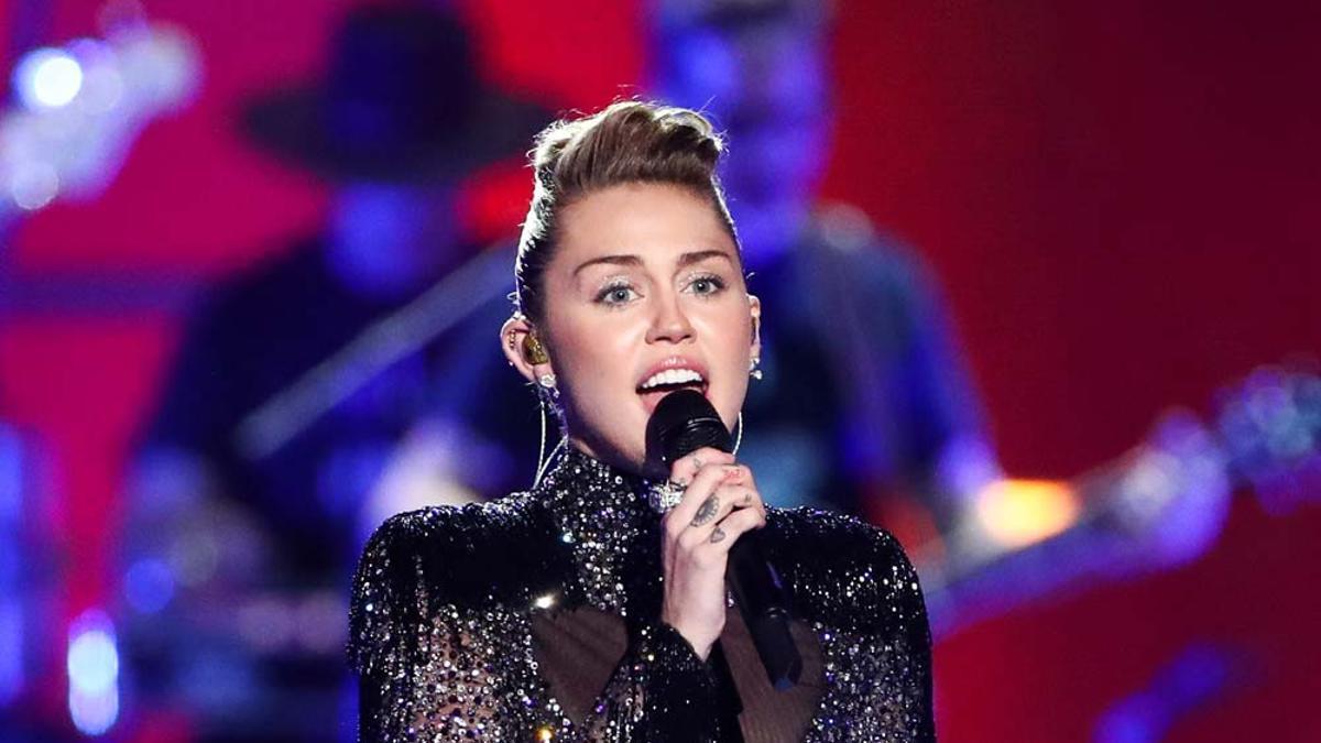 Miley Cyrus sobre el escenario del iHeartRadio Music Festival de Las Vegas