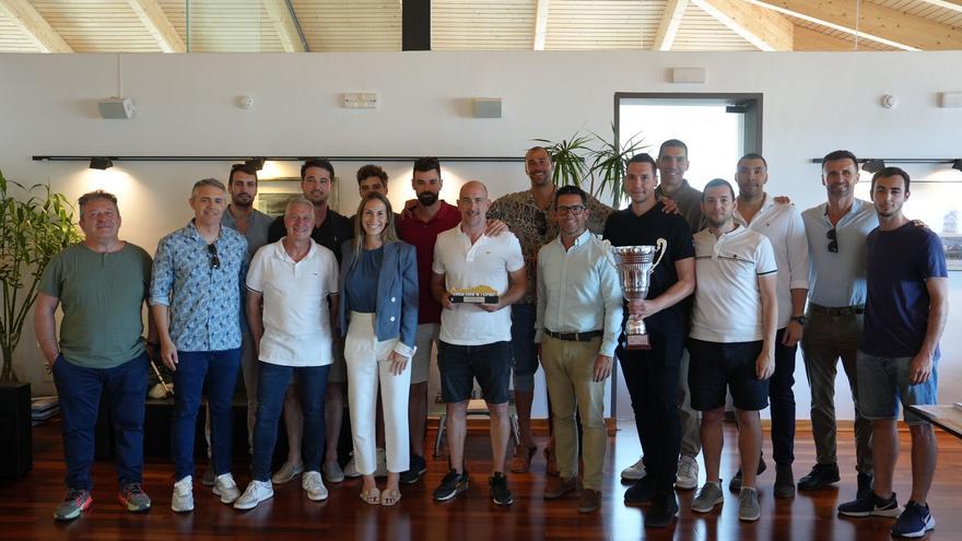 El Ayuntamiento de Ibiza recibe al Blackstad Sa Real, campeón balear y nuevo equipo de Tercera FEB
