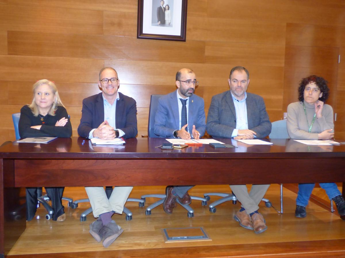 Por la izquierda, Susana Gurdiel, Nacho Iglesias, José Víctor Rodríguez, Carlos Paniceres y Begoña Cueto.